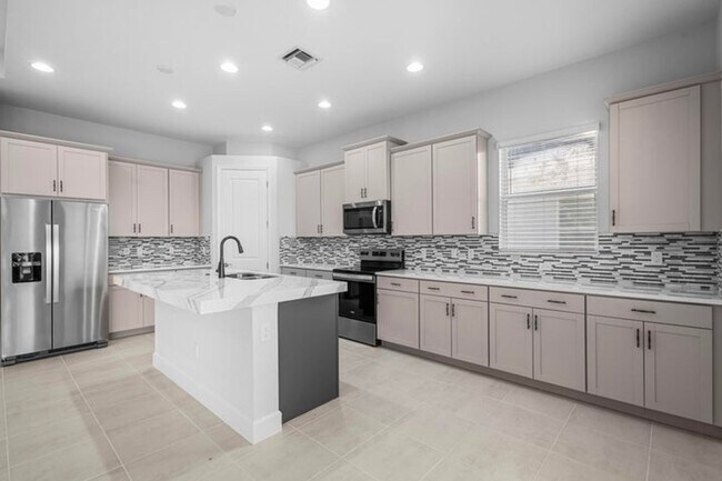 Foto del edificio - 14192 Lacebark