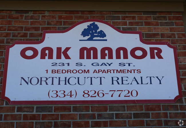 Building Photo - Oak Manor