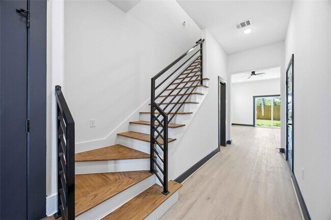 Foto del edificio - 4630 Edfield St