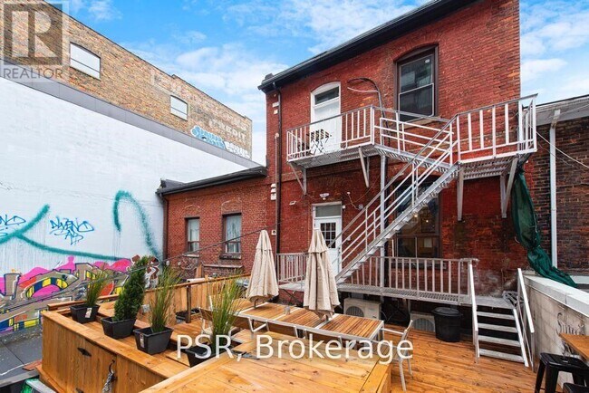 Building Photo - 631-631 Queen St W