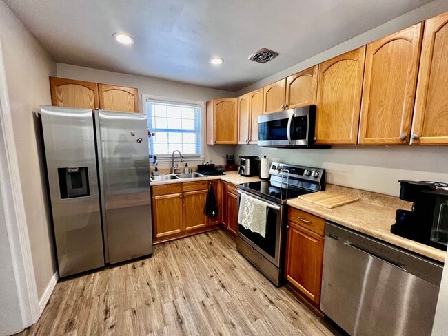 Building Photo - Charming 3 bedroom located in the heart of Chesapeake