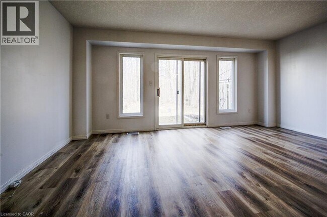 Building Photo - 110 Activa Ave