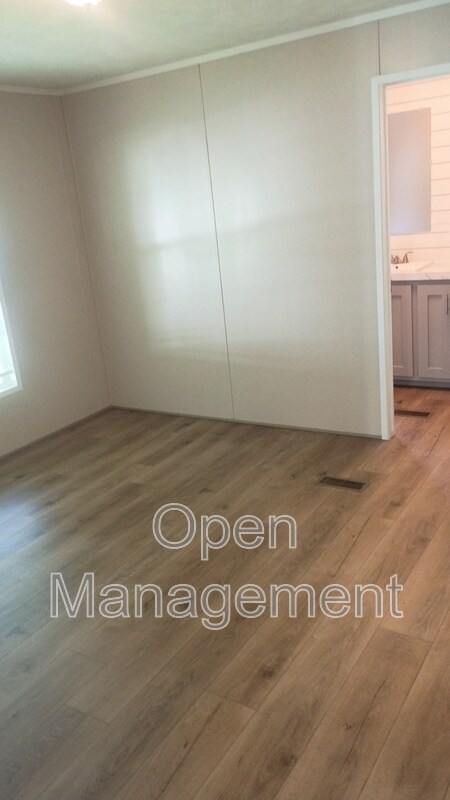 Foto del edificio - 2710 N Farm Rd 137