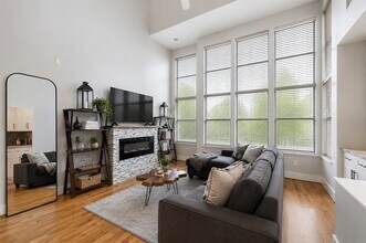 Building Photo - 1043 Bonner St