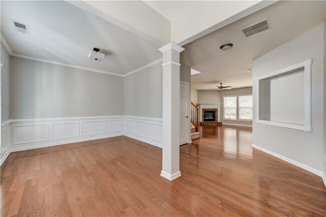 Foto del edificio - 2390 Mindy Ln