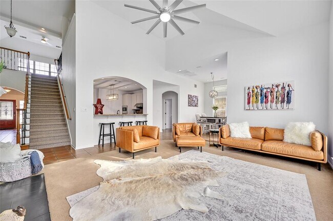Building Photo - 2505 Lovett Ln
