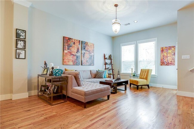 Foto del edificio - 4830 Cedar Springs Rd