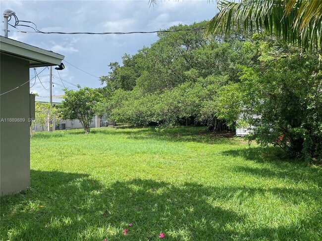 Foto del edificio - 2215 Adams St