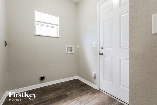 Building Photo - 8005 Elkenberry Ave