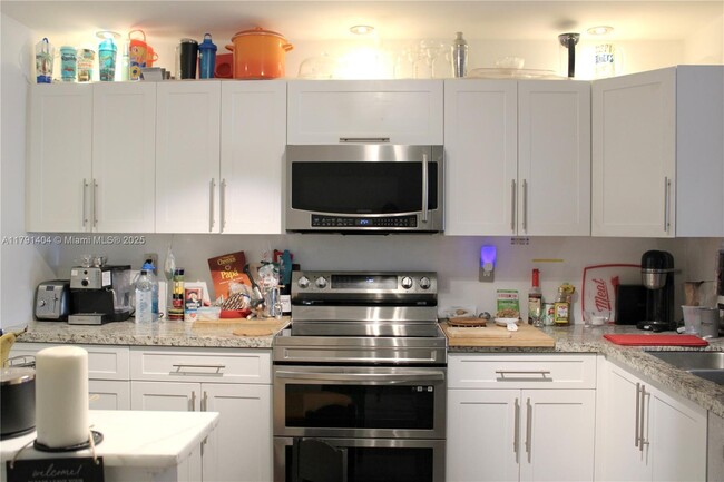 Foto del edificio - 1100 NE 191st St