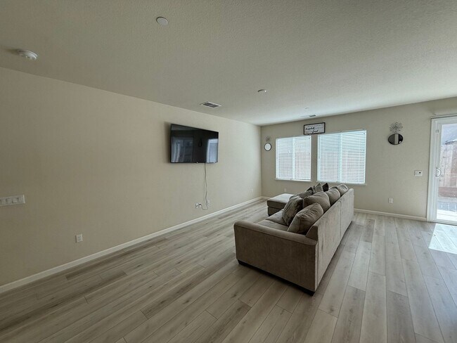 Foto del edificio - Two story home located in Sylvan School Di...