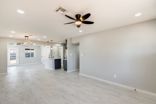 Foto del edificio - 6715 N 32nd Dr