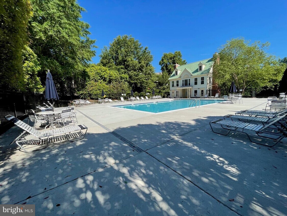 Quaker Hill House Pool Alexandria Va