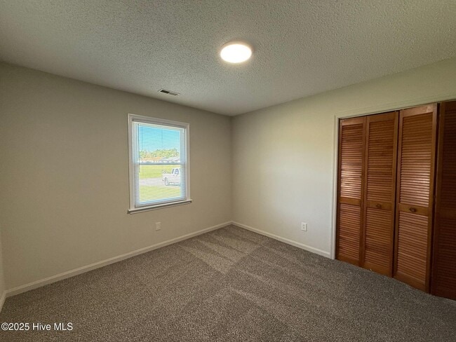 Building Photo - 102 Stallion Dr