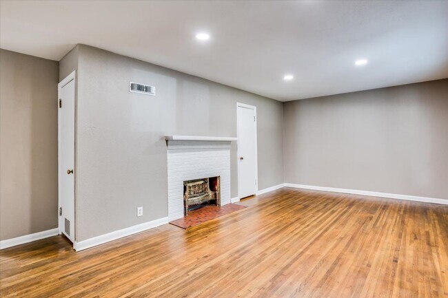 Foto del edificio - 3412 E 9th St N