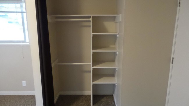 Building Photo - bedroom in Eugene OR 97401