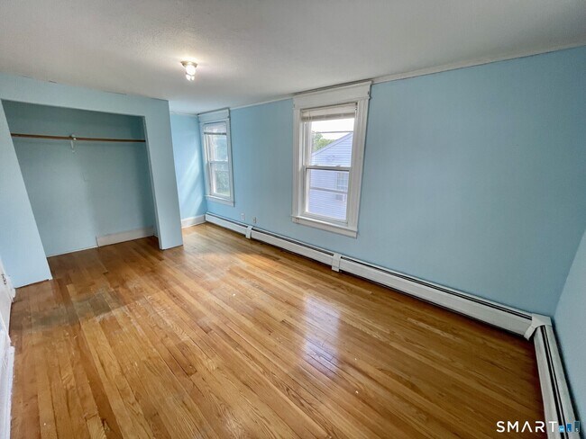 Building Photo - 114 Tulip St
