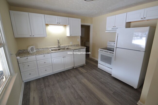 Foto del edificio - Great Ranch with Large Garage and Central Air