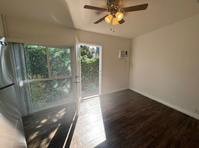 Foto del edificio - 473-491 S Roxbury Dr