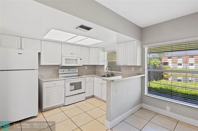 Building Photo - 1377 Seaview