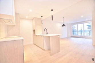 Building Photo - 12065 Rue de Blois