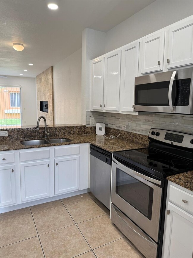 Building Photo - 1820 SW 89th Terrace