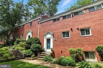 Building Photo - 1525 Mt Eagle Pl