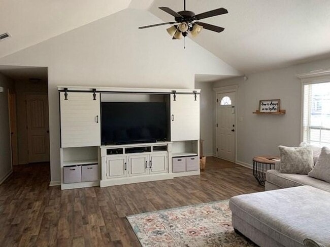 Building Photo - Beautiful 3BD/2BA Home in Miller Farms Subdivision! Close to Base! Fenced in Backyard!
