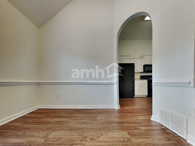 Foto del edificio - 8981 Oak Grove Blvd