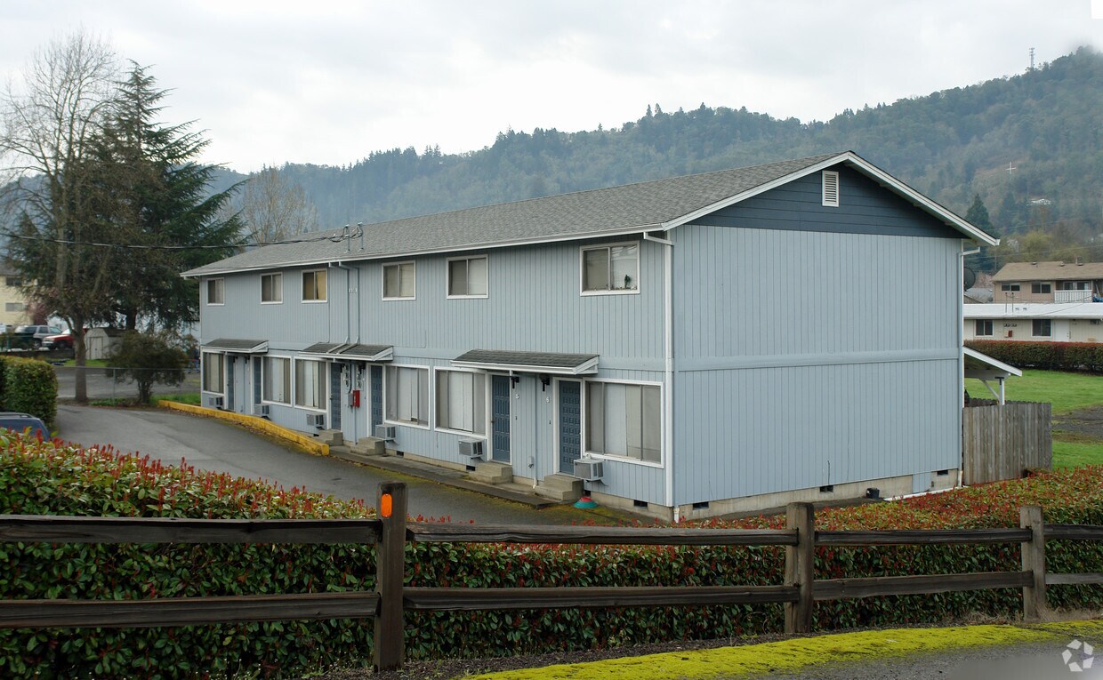 2813 W Harvard Ave, Roseburg, OR 97471 Apartments in Roseburg, OR