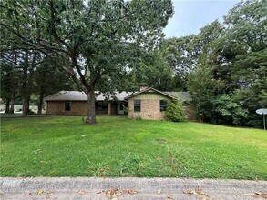 Building Photo - 2405 Gentle Oaks Ln