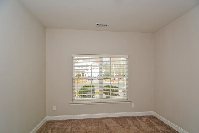 Foto del edificio - 233 Norwich Dr