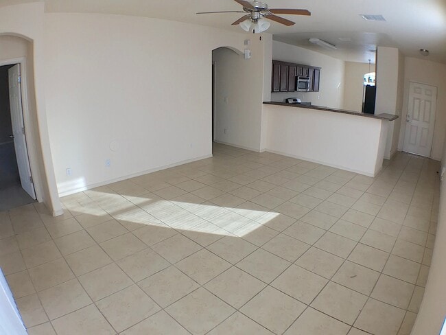 Building Photo - East El Paso 3bed/2bath Refrig A/C