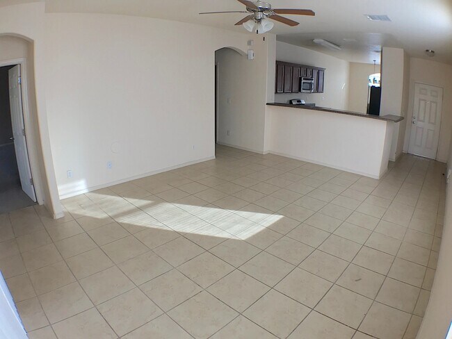 Foto del edificio - East El Paso 3bed/2bath Refrig A/C