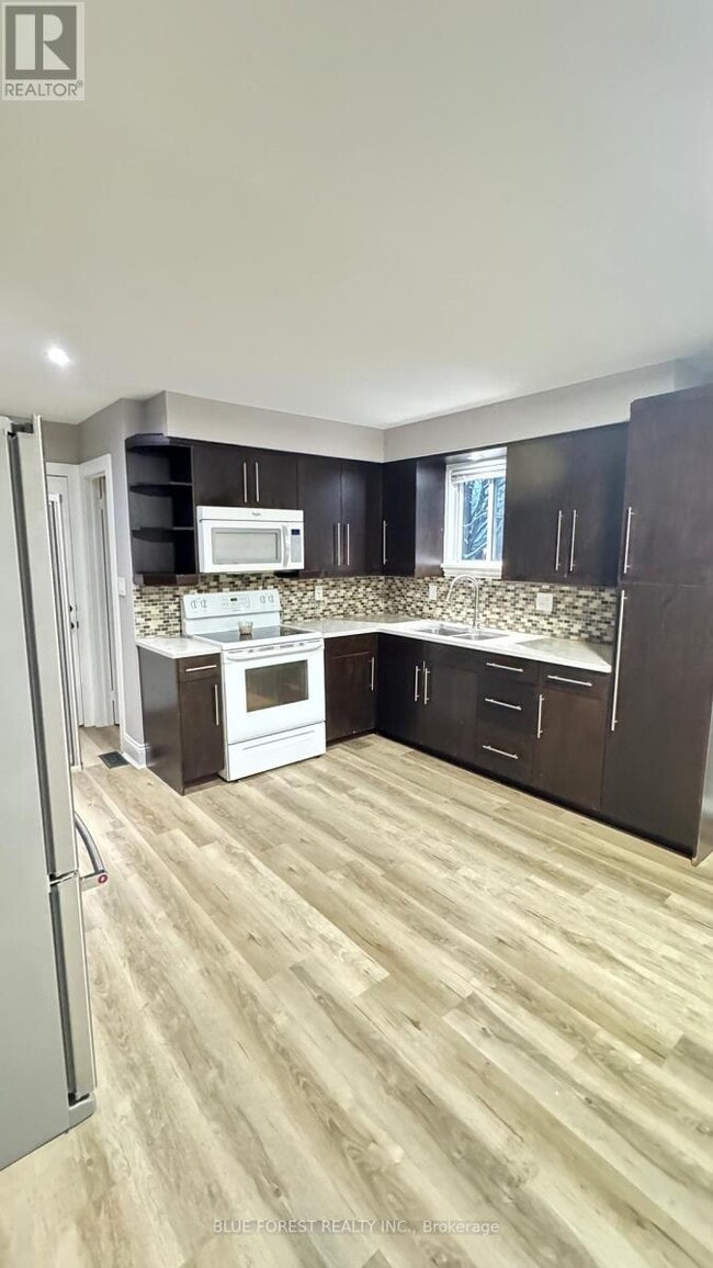 Building Photo - 92 Pauline Crescent