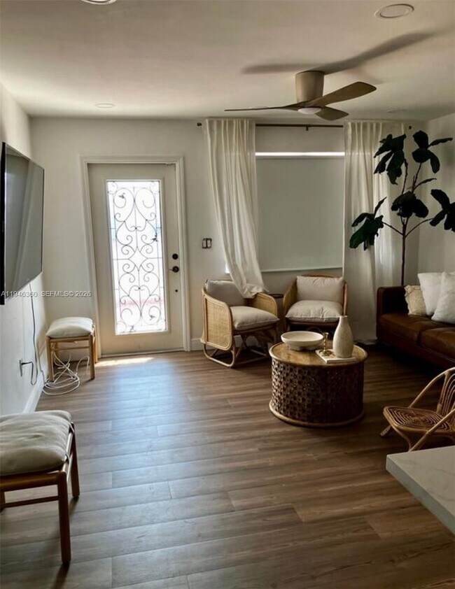 Foto del edificio - 8221 NW South River Dr