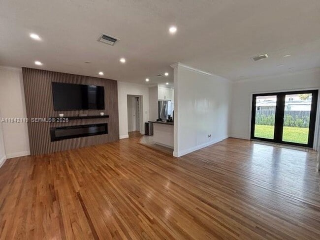 Building Photo - 9315 SW 44th St