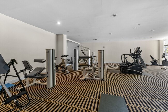 Building Photo - Your dream condo in the heart of Raleigh!