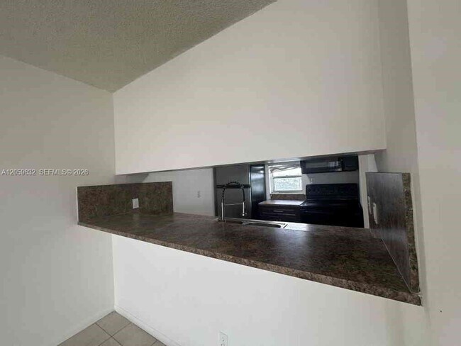 Foto del edificio - 8620 N Sherman Cir