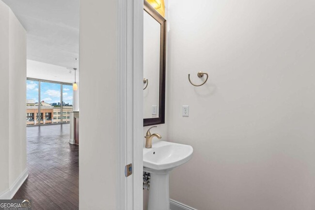 Foto del edificio - 270 17th St NW