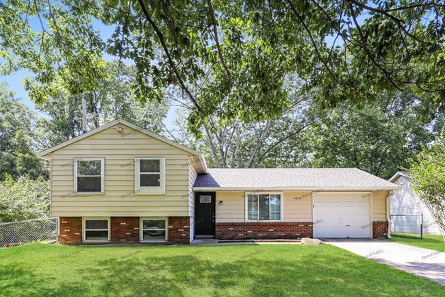 Photo - 4240 N Vinewood Ave (Indianapolis, IN) House