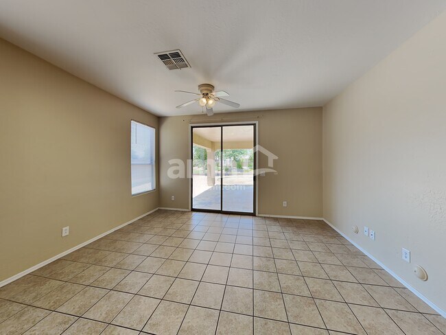 Building Photo - 10146 W Cordes Rd