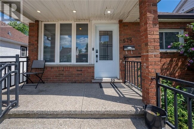 Photo du bâtiment - 525 Britannia Ave