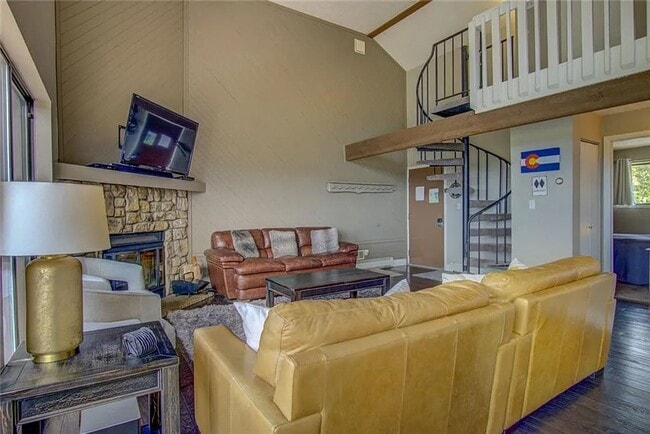 Foto del edificio - Buffalo Ridge - Spacious unit with Wifi, Covered Parking & Clubhouse