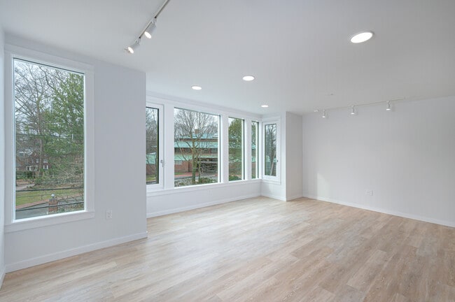 Building Photo - 205 Beacon St