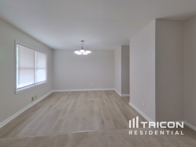 Foto del edificio - 5535 Crestland Ct