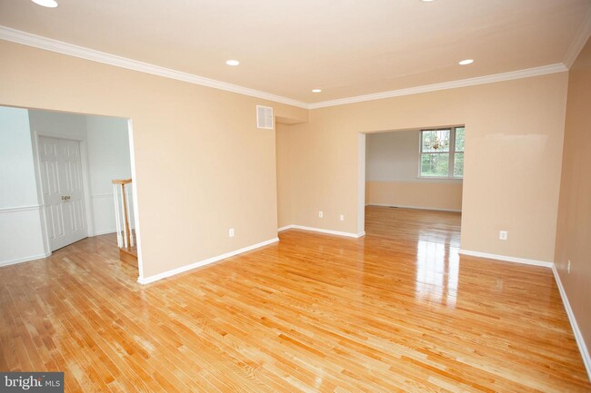 Building Photo - 32 Sawgrass Dr