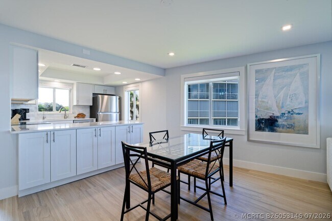 Building Photo - 52 Yacht Club Dr