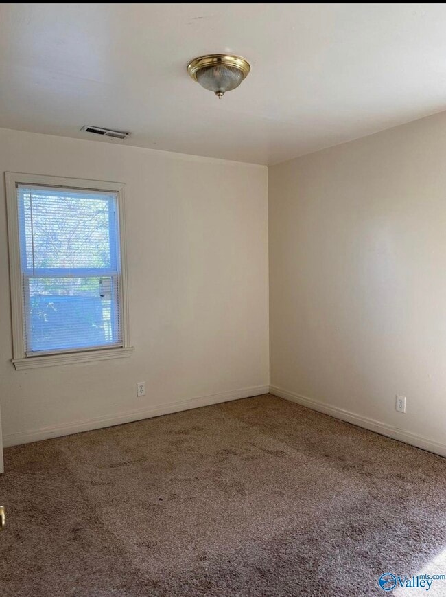 Building Photo - 905 Fairway Dr NW