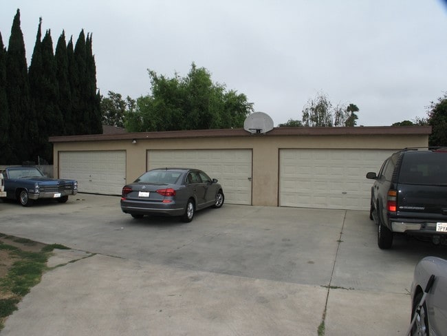 Building Photo - 10 Unit Portfolio in Ventura